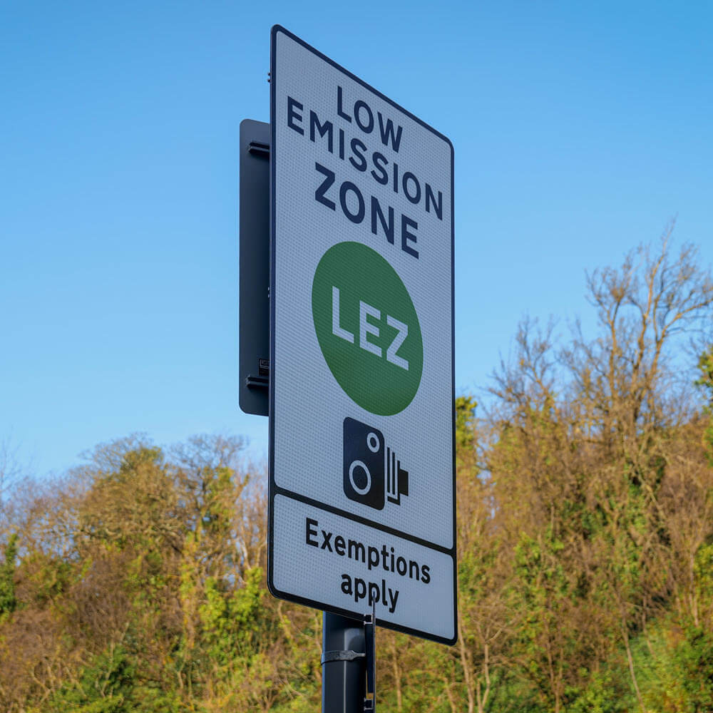 Road sign showing Edinburgh's new Low Emission Zone (LEZ).