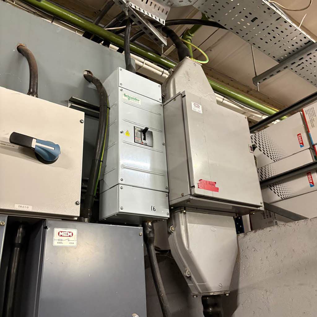 Main incoming supply and main isolator controlling new 3-phase consumer unit.